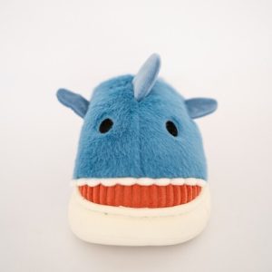 Pantufla baby Shark color celeste