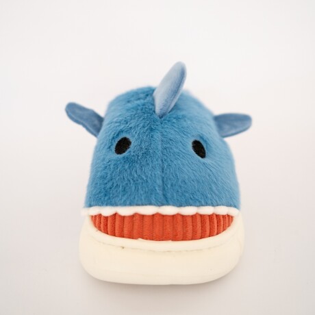 Pantufla baby Shark color celeste